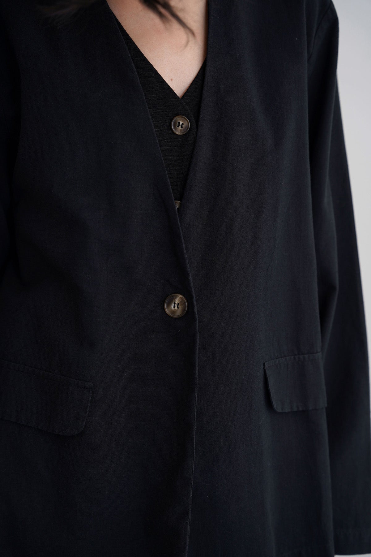 COLLARLESS LINEN BLAZER