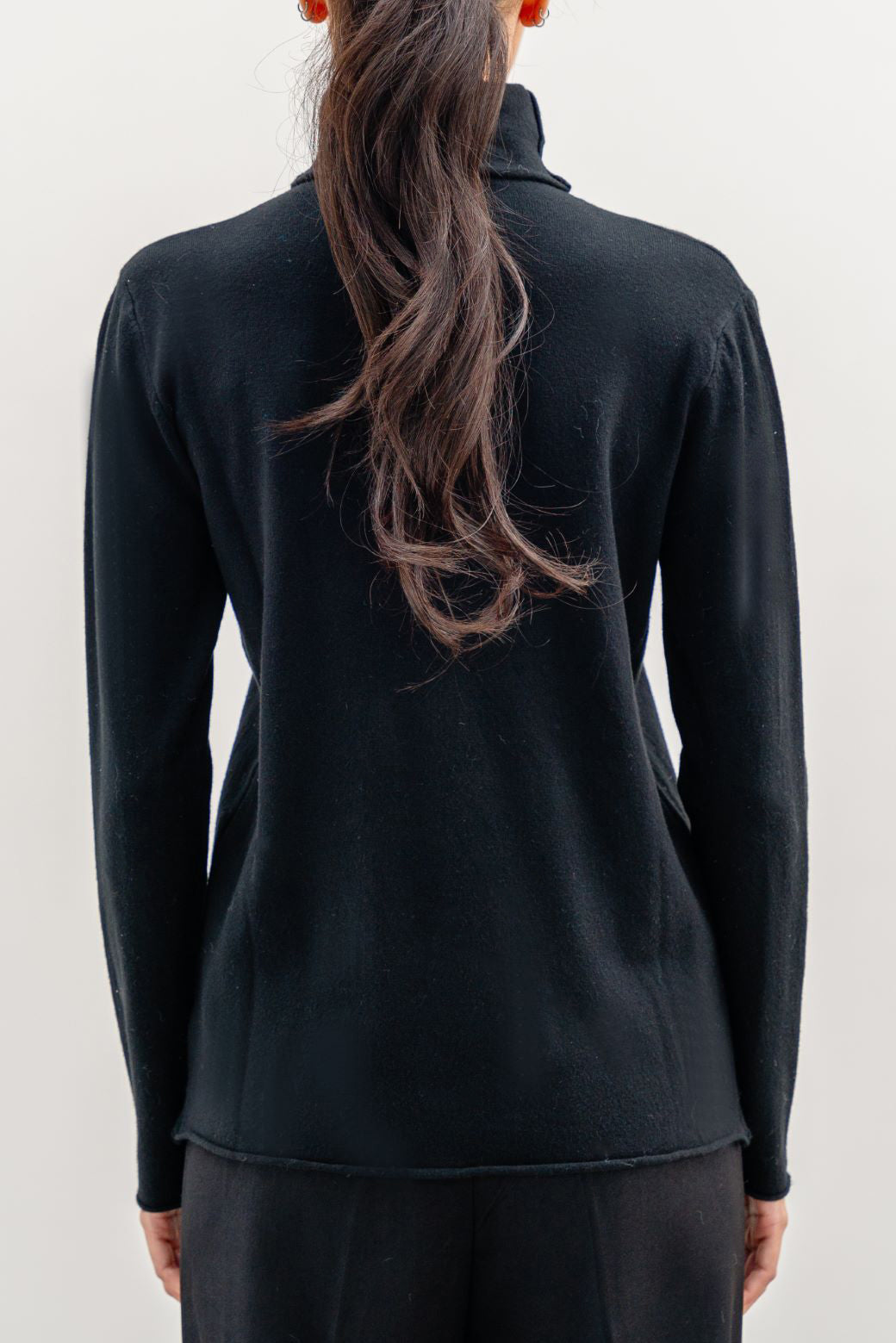 LIGHTWEIGHT SWEATER TOP