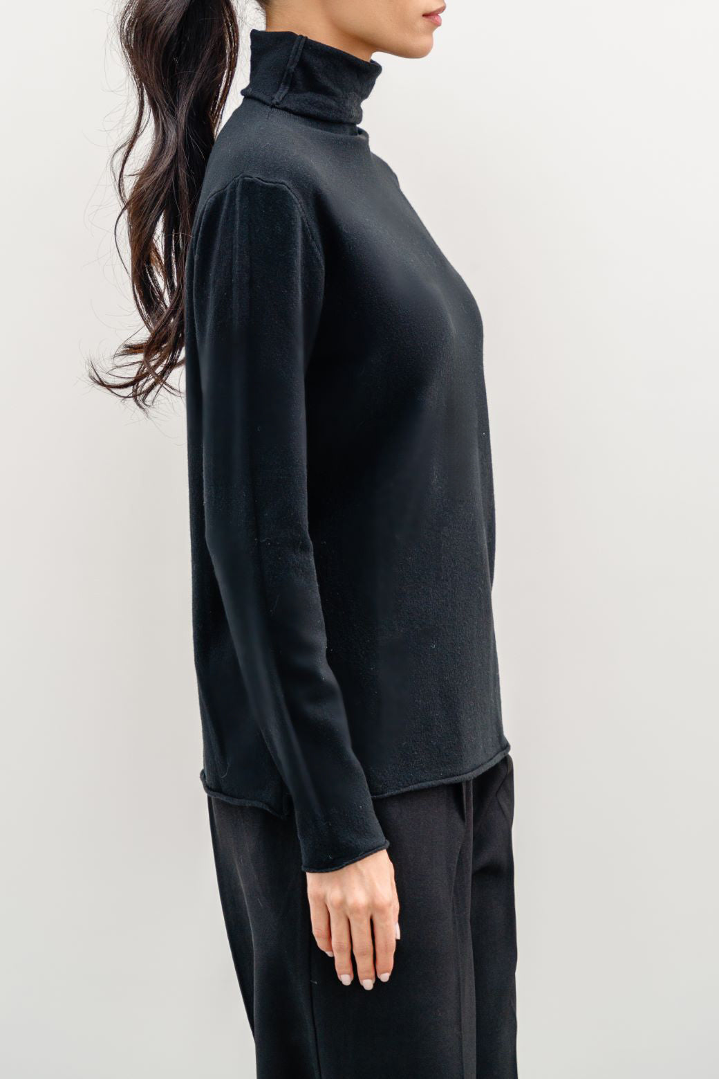 LIGHTWEIGHT SWEATER TOP