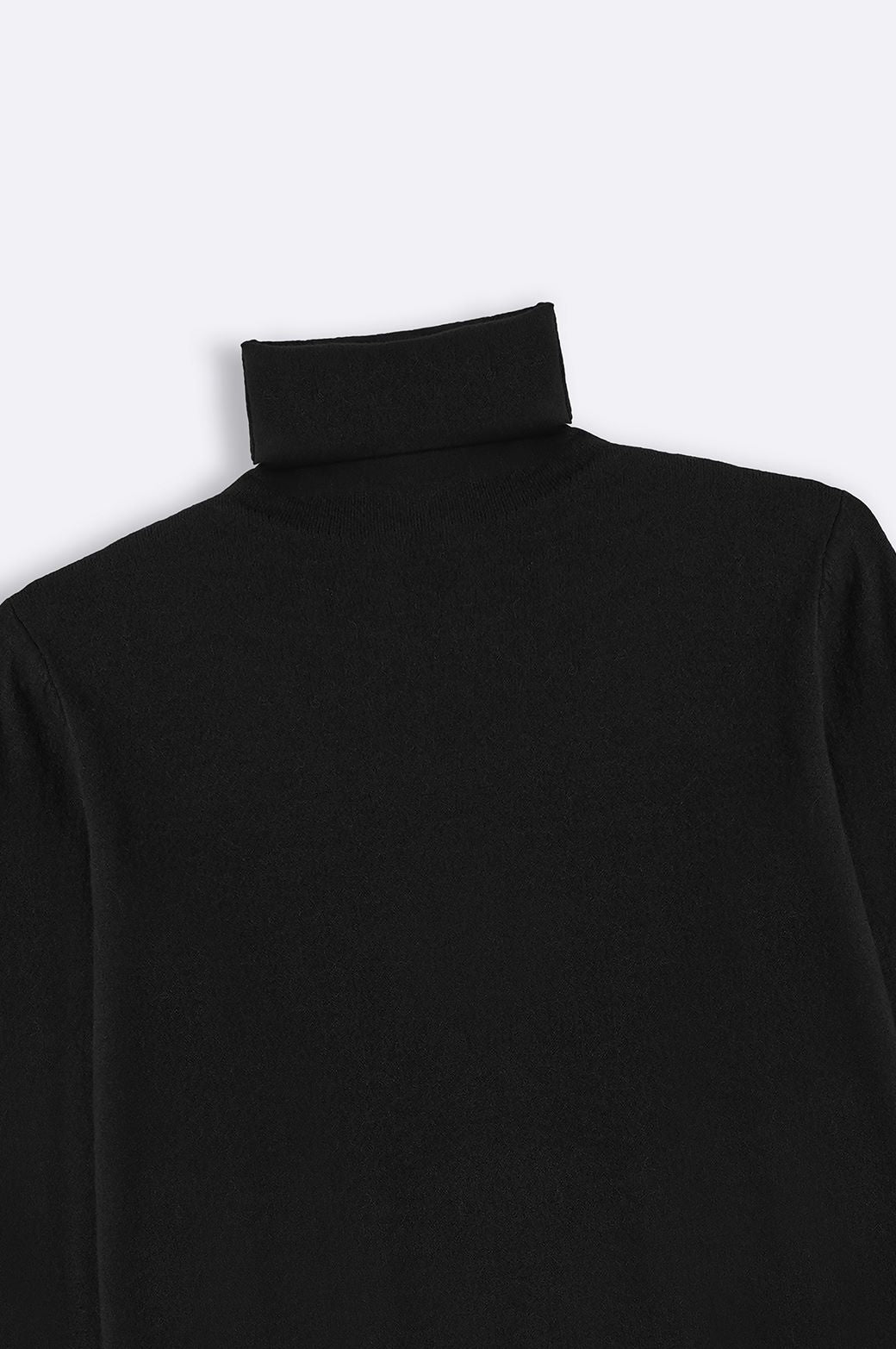 LIGHTWEIGHT SWEATER TOP