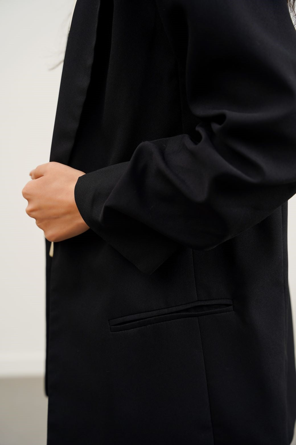 BASIC BLAZER WITH RUCHED SLEEVE