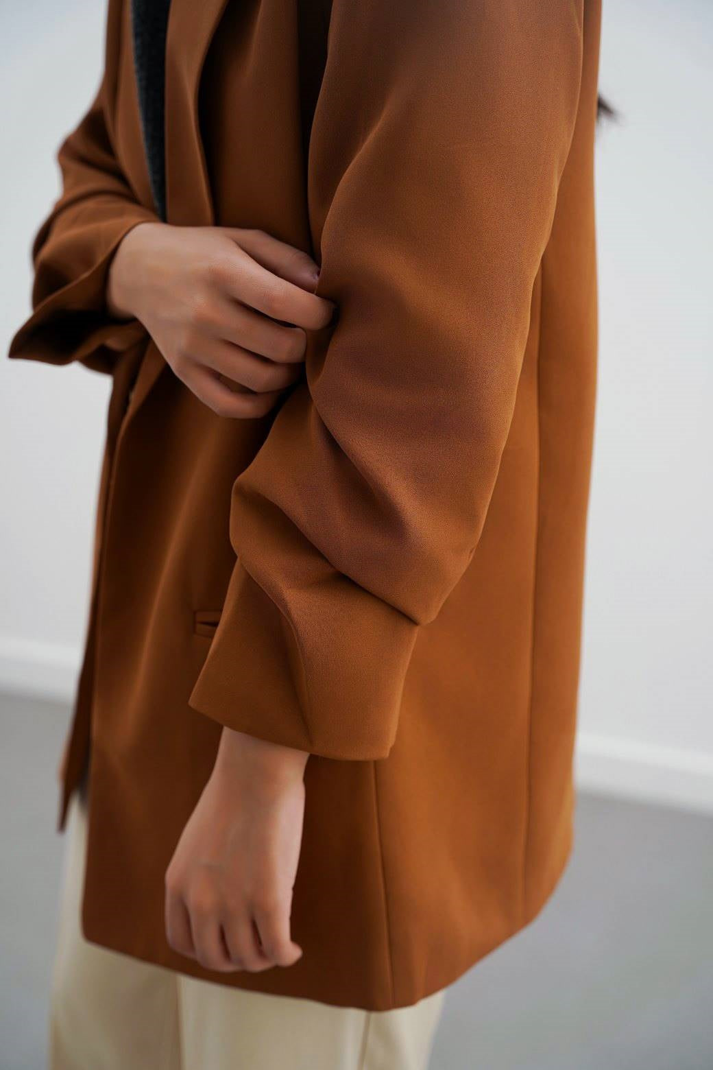 BASIC BLAZER WITH RUCHED SLEEVE